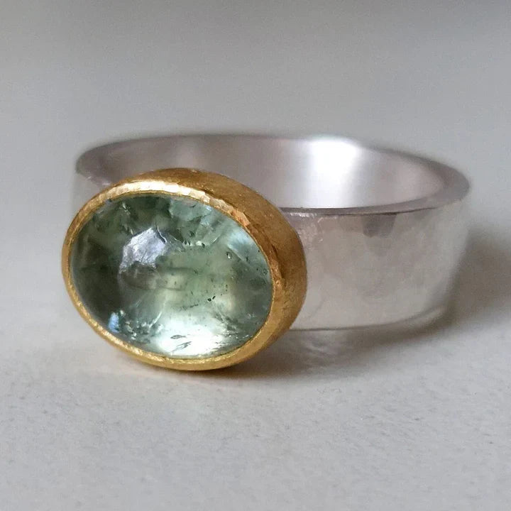 Anello verde con pietra arrotondata, Vintage