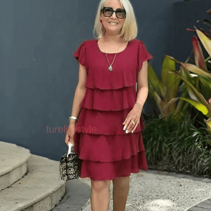 Abito da donna con taglio a onde e volant