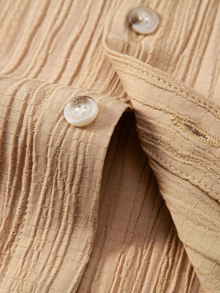 Camicia Button Up con Texture Pieghettata & Pantaloni Corti con Coulisse in Texture Pieghettata