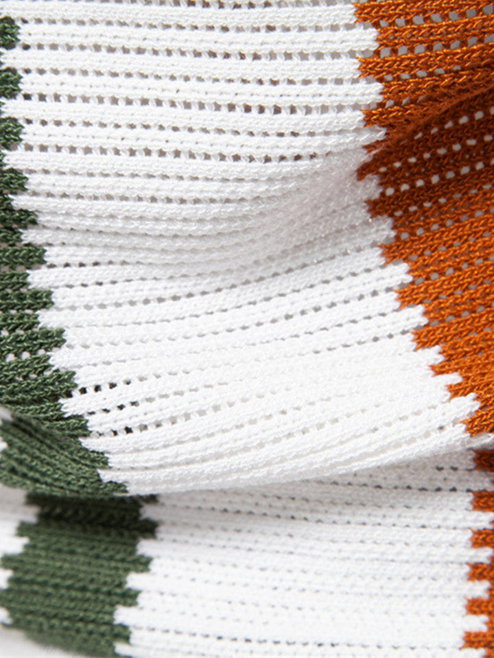 Polo a V in Maglia Stripe e Pantaloni in Lino a Gamba Dritta