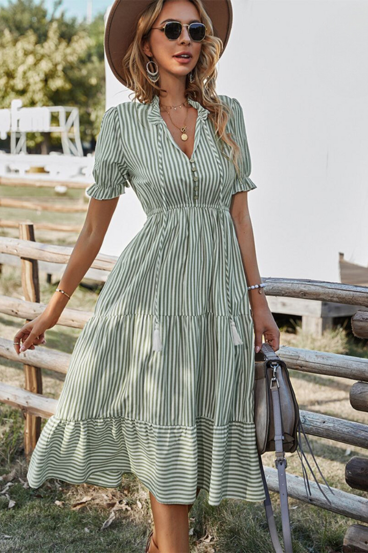 Lucia | Stile Frizzante con Abito Midi a Righe con Frange