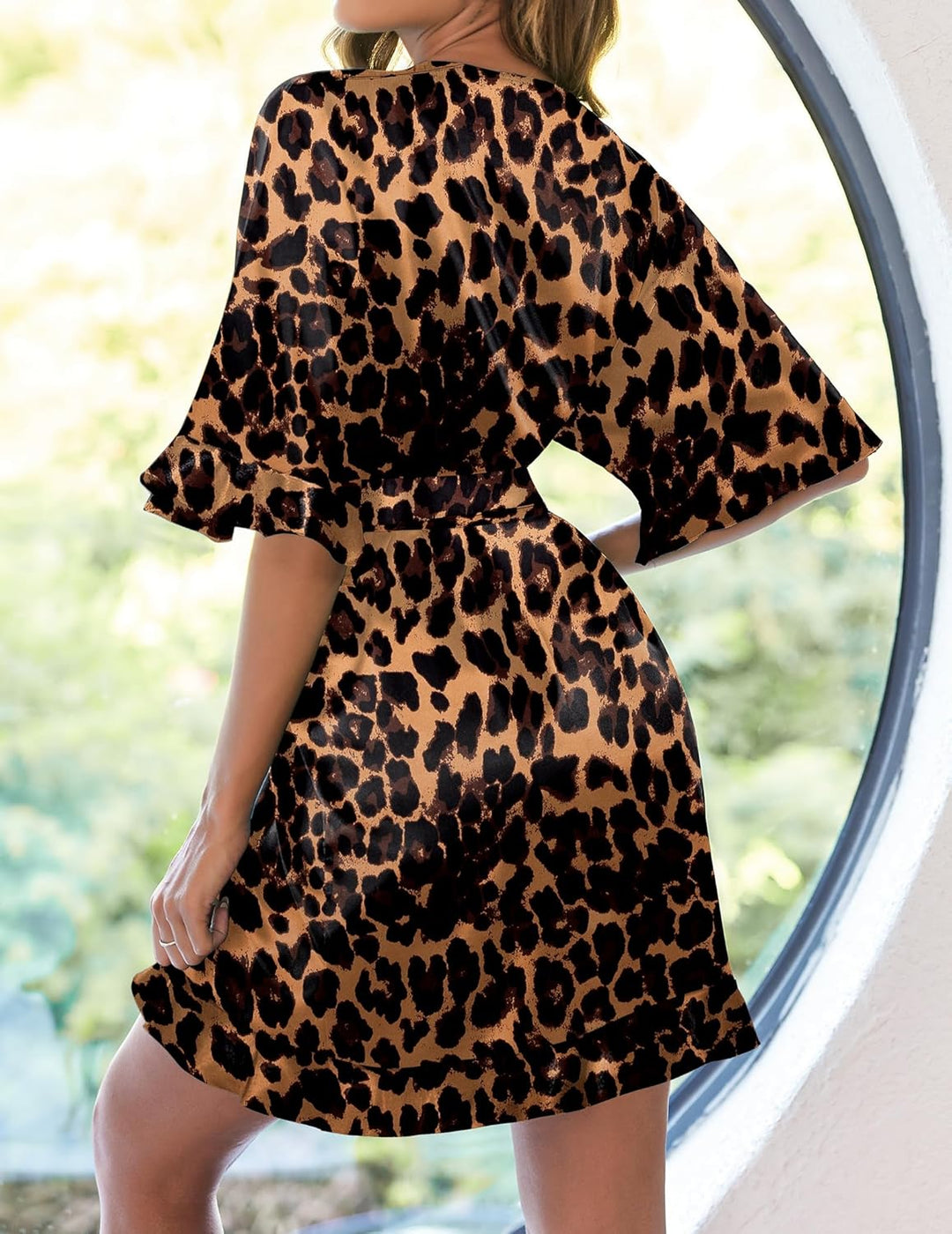 Evelyn™ | Accappatoio Kimono Corto da Donna in Raso con Volant in Seta e Maniche a Metà Braccio