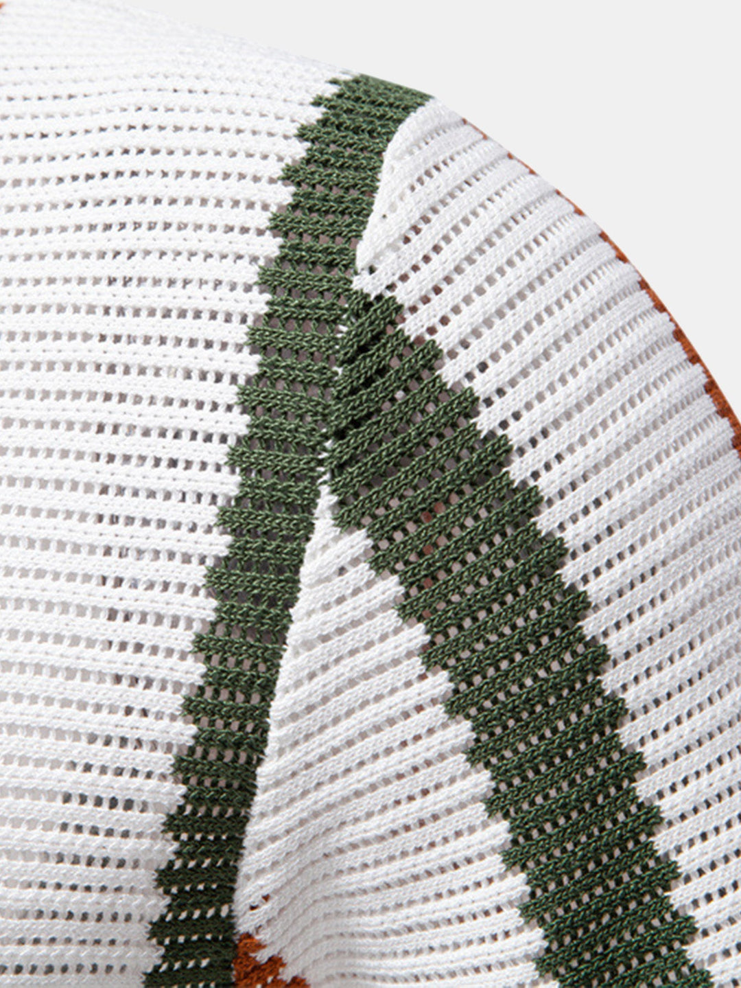 Polo a V in Maglia Stripe e Pantaloni in Lino a Gamba Dritta