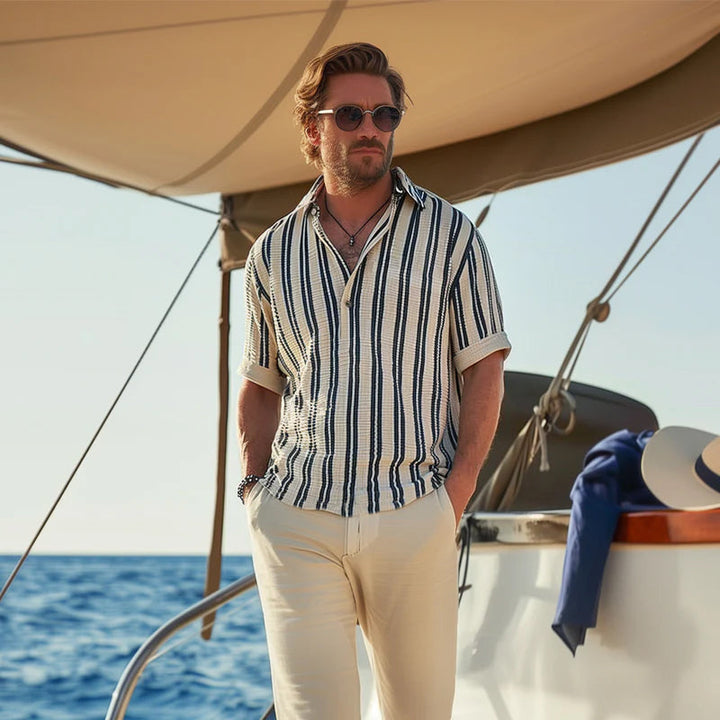 Camicia a maniche corte con colletto a V e righe per uomo