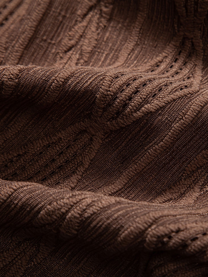 Camicia Cubana con Occhielli in Jacquard Geometrico e Pantaloni Corti Texturizzati Arricciati